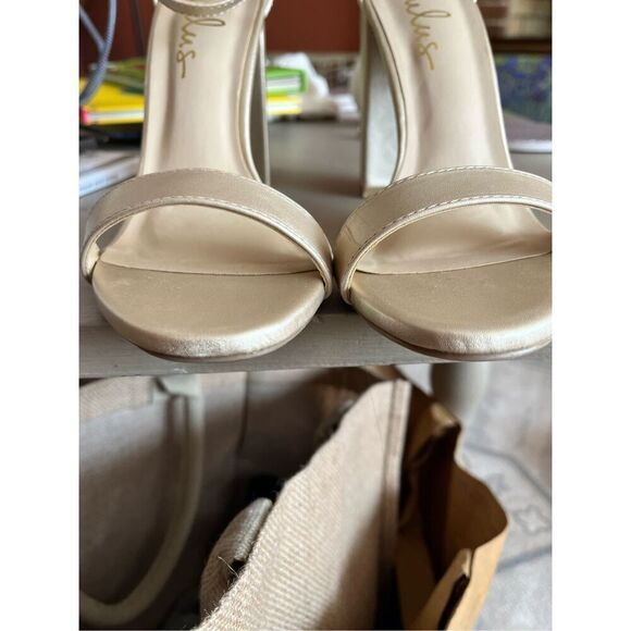 Lulu’s Taylor Gold Block Heel Open Toe Ankle Strap sandals sz 7 EUC - Picture 3 of 6